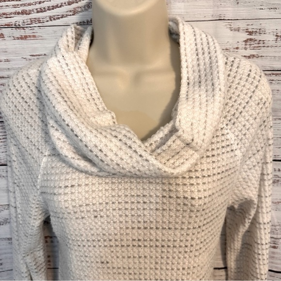 GREEN ENVELOPE Waffle Fabric Cowl Neck Long Bell Sleeves Size Small - Picture 3 of 7